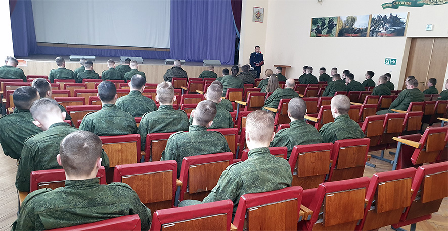 Левкович профмероприят в воинск части.jpg Левкович профмероприят в воинск части.jpg