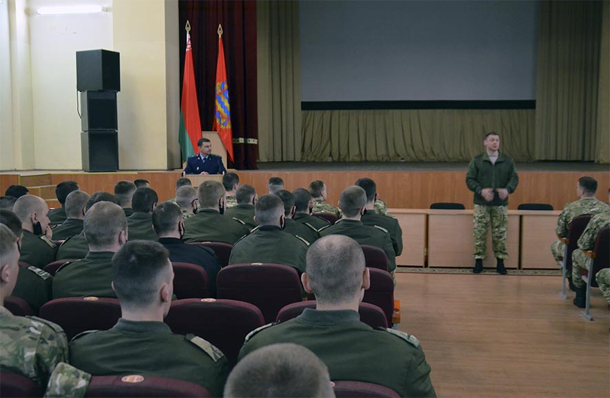 Гирловский профмероприятие в воинской части в Минск район.jpg Гирловский профмероприятие в воинской части в Минск район.jpg