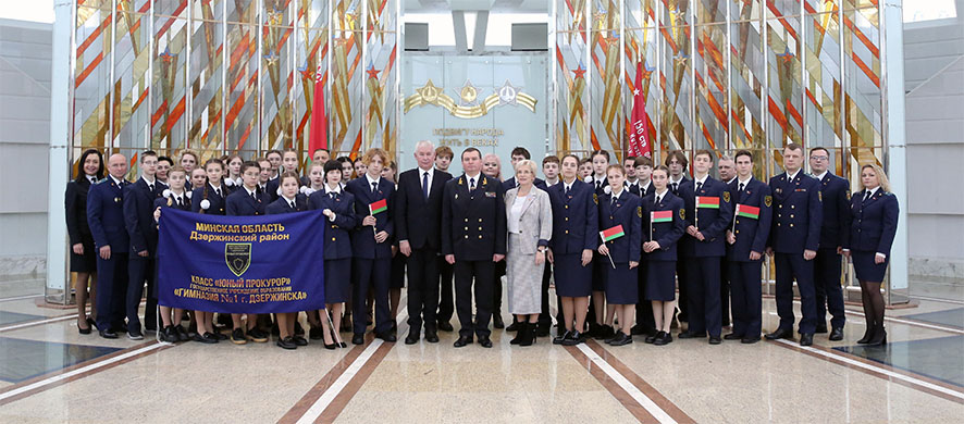 Конкурс правов класс общее фото.jpg