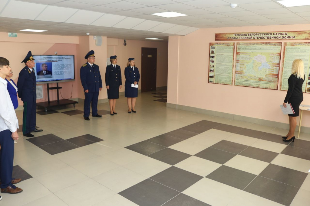 Климов (выставка).jpg Климов (выставка).jpg