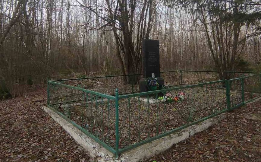 Памятник.jpg Памятник.jpg
