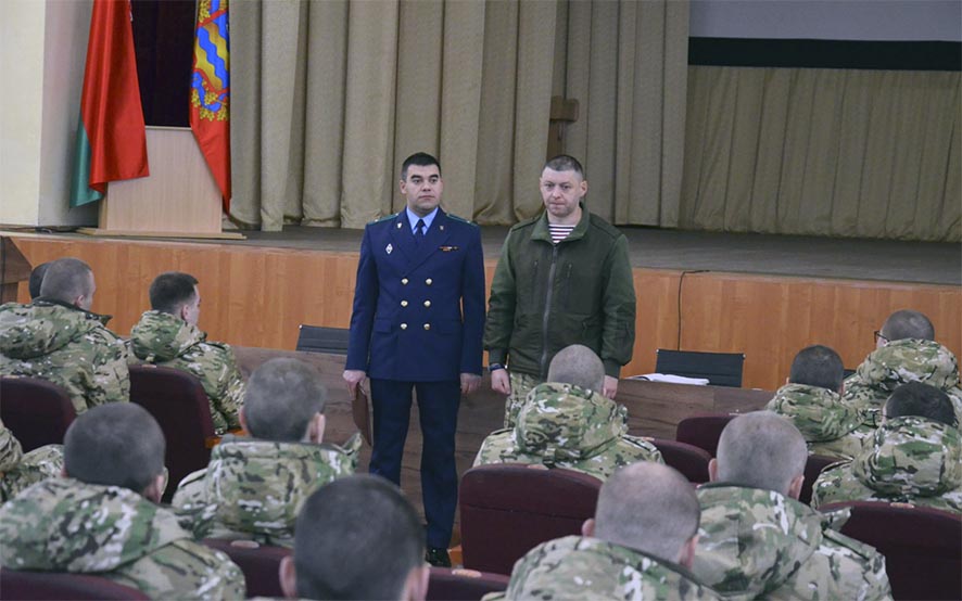 Кузнецов в Околицу 3.jpg Кузнецов в Околицу 3.jpg